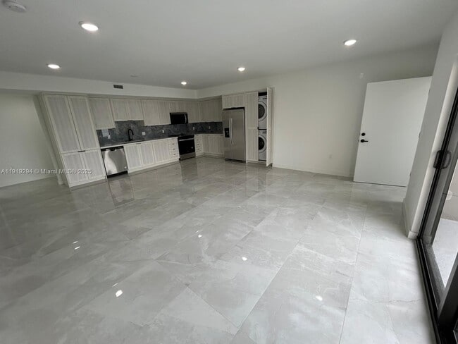 Building Photo - 14568 SW 261 St Ter