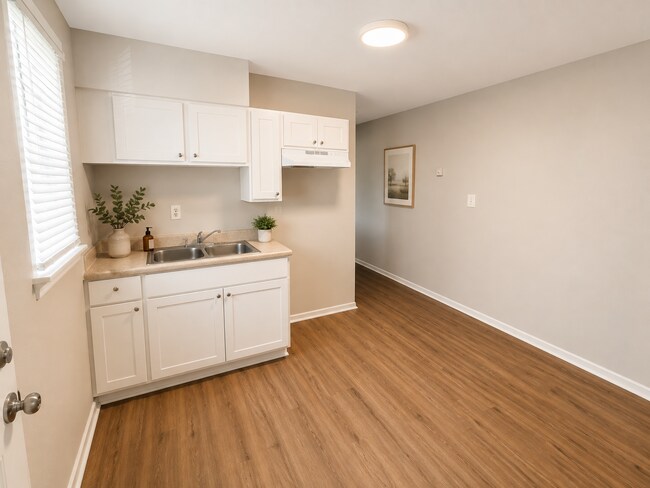 Building Photo - 1533 Standridge St