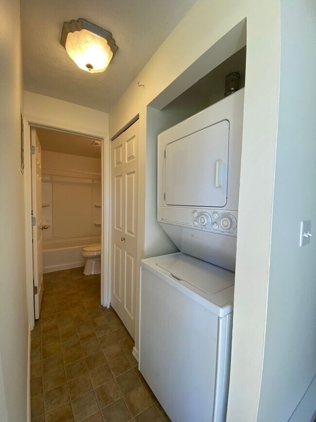 Building Photo - 2909-2911 E. 33rd Ave