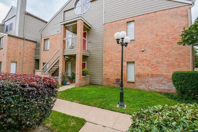 Building Photo - 2023 Gentryside Dr