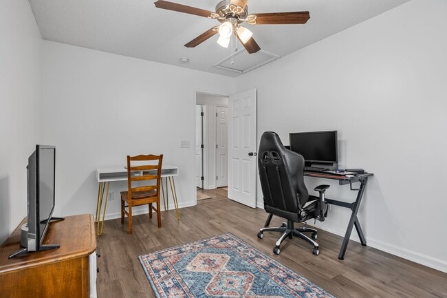 Building Photo - Ranch Style Home in Hunt Club For Rent!