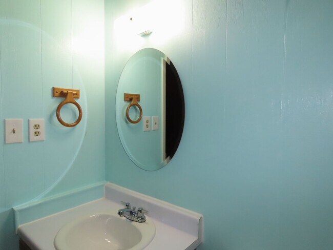 Building Photo - Bullard - Modest 2 Bedroom House on Tree-S...