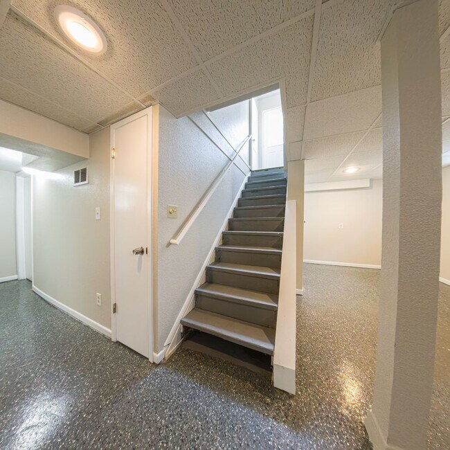 Building Photo - Updated 2-Bedroom, 1-Bath with Large Backyard