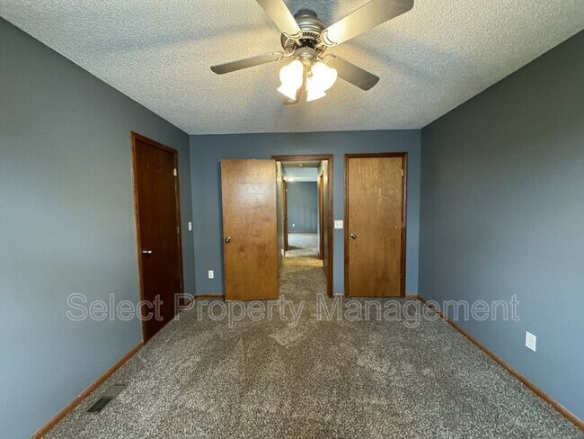 Building Photo - 627 Benderlock Way
