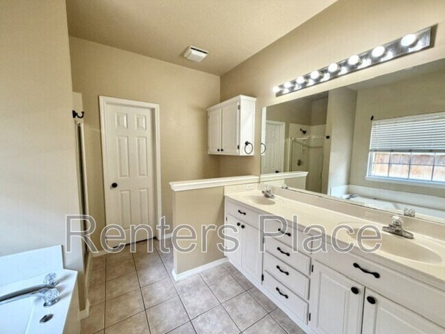 Building Photo - 204 N Magnolia Ct