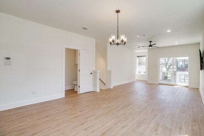 Building Photo - 2333 Benbrook Blvd