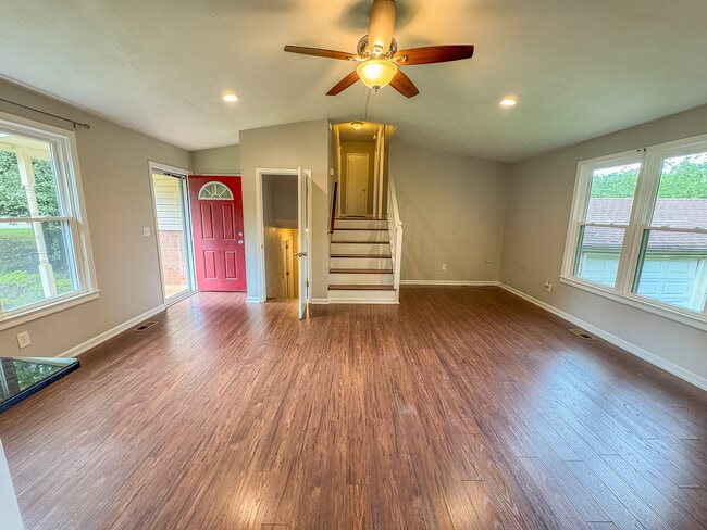 Building Photo - 404 McElhaney Rd