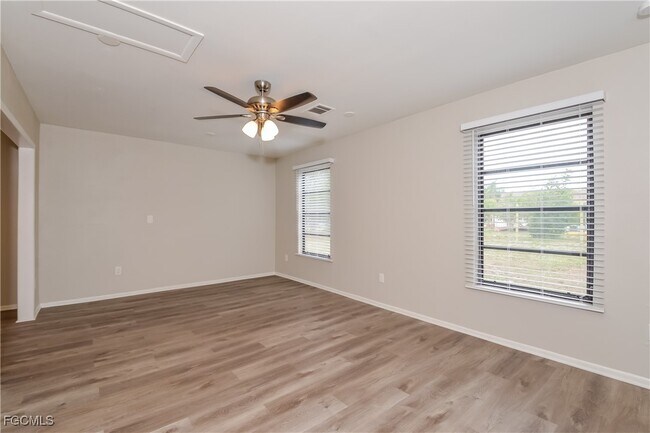 Building Photo - 6947 Roslyn Ct