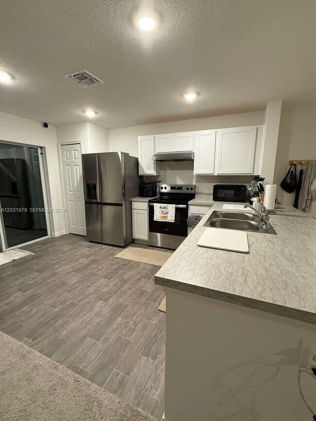 Building Photo - 3941 SW Savona Blvd