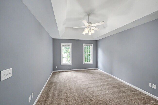 Building Photo - Exceptional 5-Bedroom Home with Finished Basement in Prime Location!