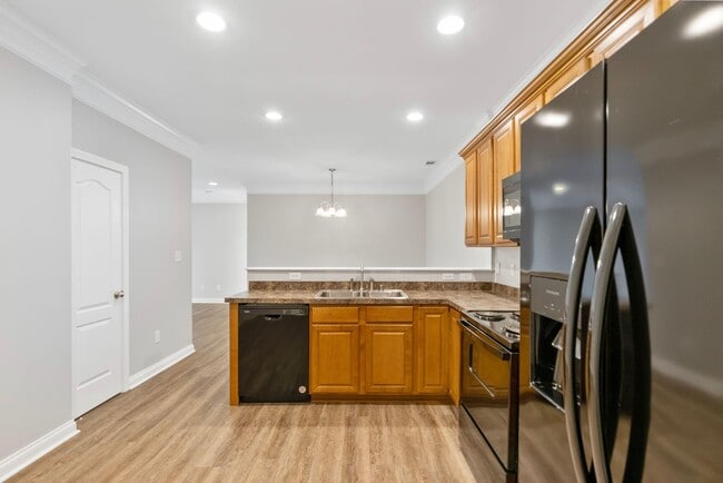 Building Photo - 585 Regency Cir