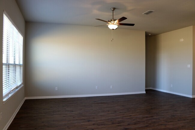 Building Photo - 1113 Aurora Grv Bnd