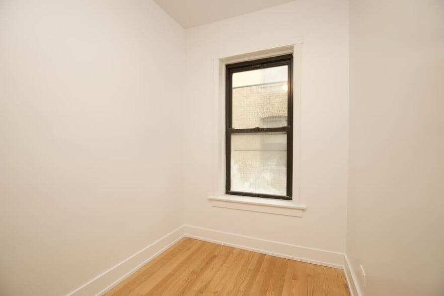 Building Photo - 3300 W Schubert Ave