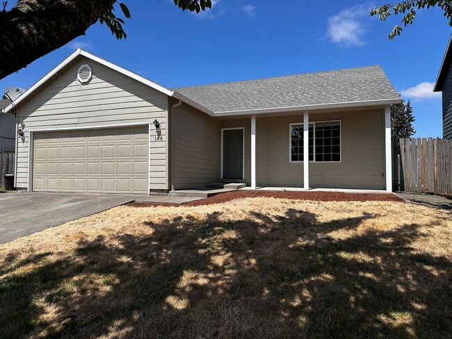 Building Photo - 3 Bedroom 2 Bath Single Family House *This...