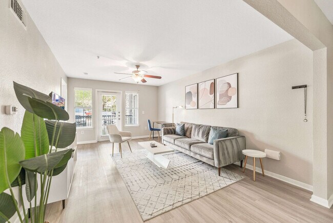 Building Photo - 1301 Crossing Pl