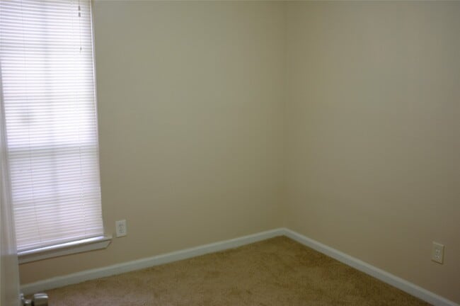 Building Photo - 6310 French Chateau Dr