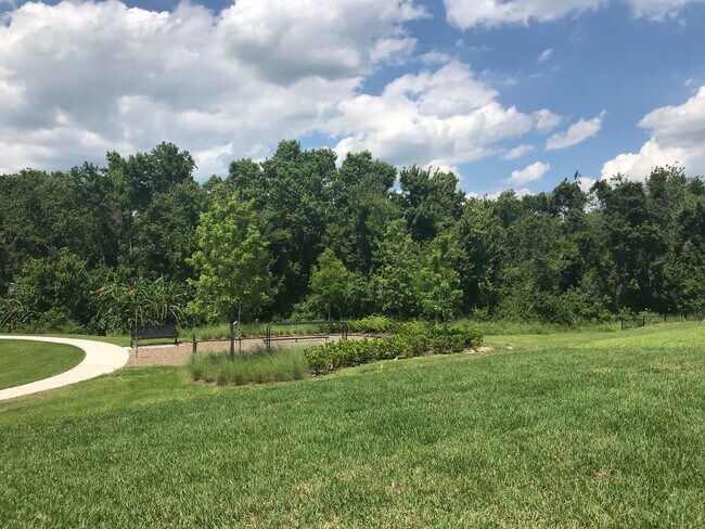 Building Photo - 6 bedroom with office downstairs 3 car gar...