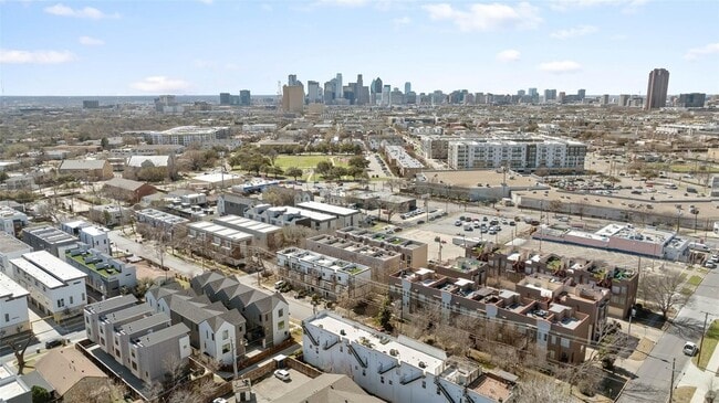 Building Photo - 5609 Lindell Ave