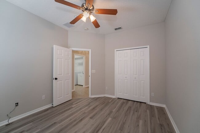 Building Photo - Cute and Spacious 3/2 House w/Bonus Room i...