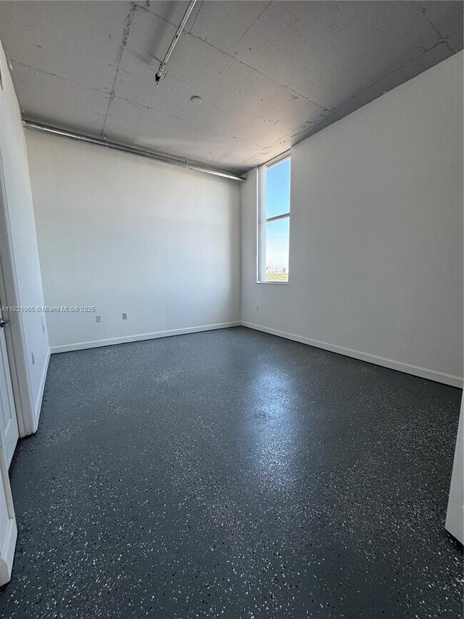 Building Photo - 2100 Van Buren St
