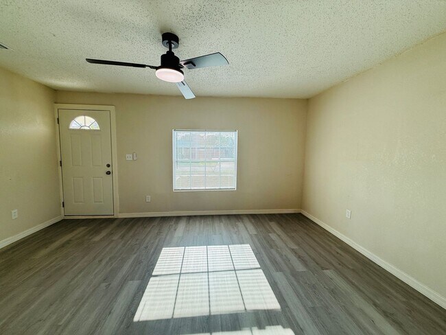 Building Photo - remodeled home in St. Pete