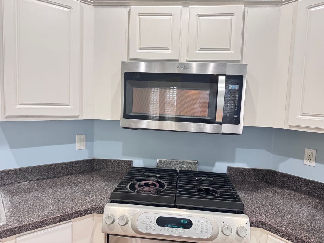 Building Photo - 5495 Hampton Ct