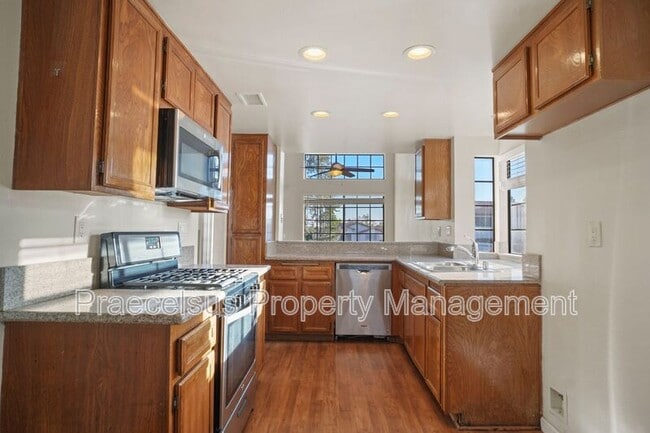 Building Photo - 1535 Apache Dr