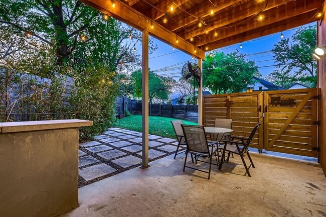 Building Photo - 2601 Francisco St