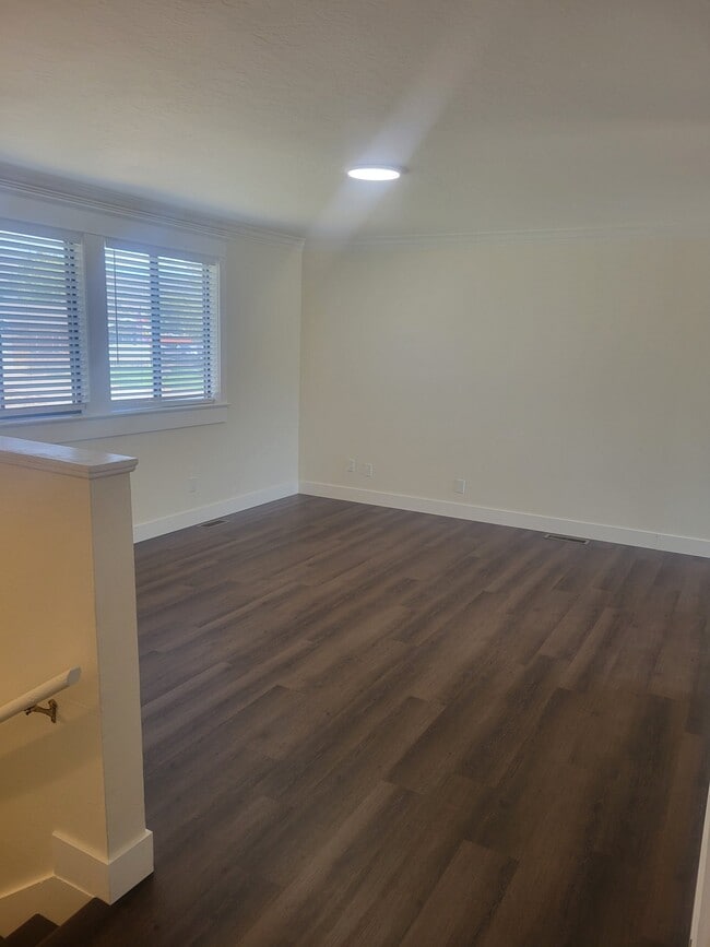 Building Photo - 165 W 910 S