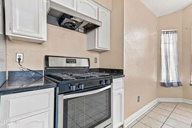 Building Photo - 4645 Loma De Plata Dr