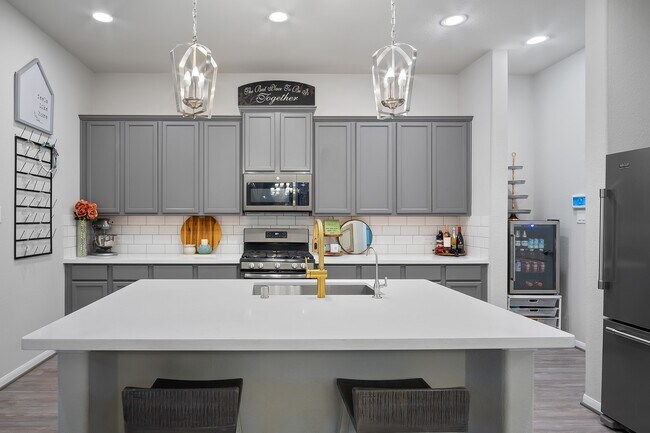 Building Photo - 2603 Ocean Key Dr