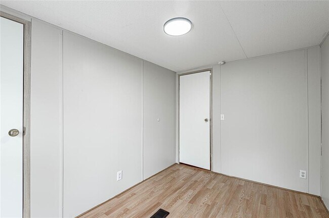 Building Photo - 1345 FM 405 Rd