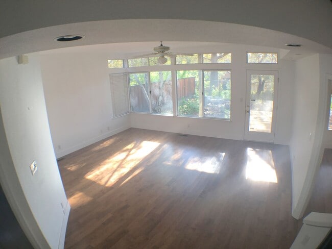 Building Photo - Gated Community at Canyon Lakes