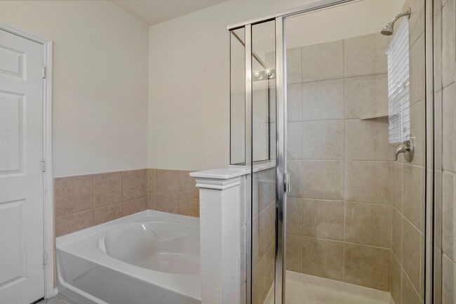 Building Photo - Beautiful Corner Lot Property in Paloma Creek!