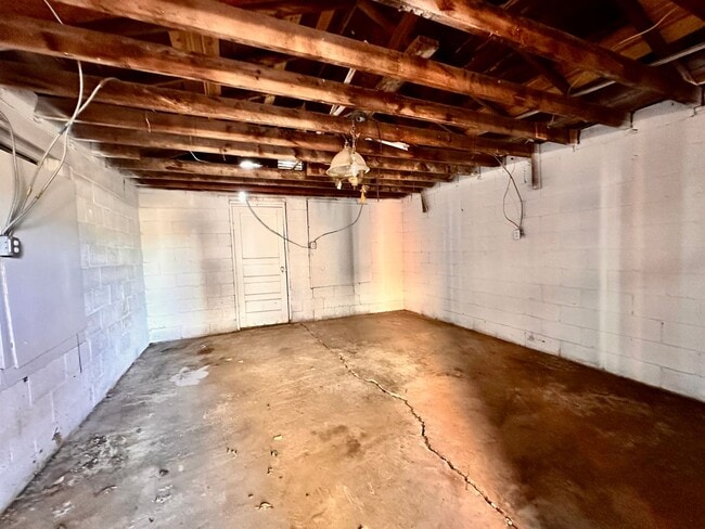 Building Photo - Three bedroom OKC Home