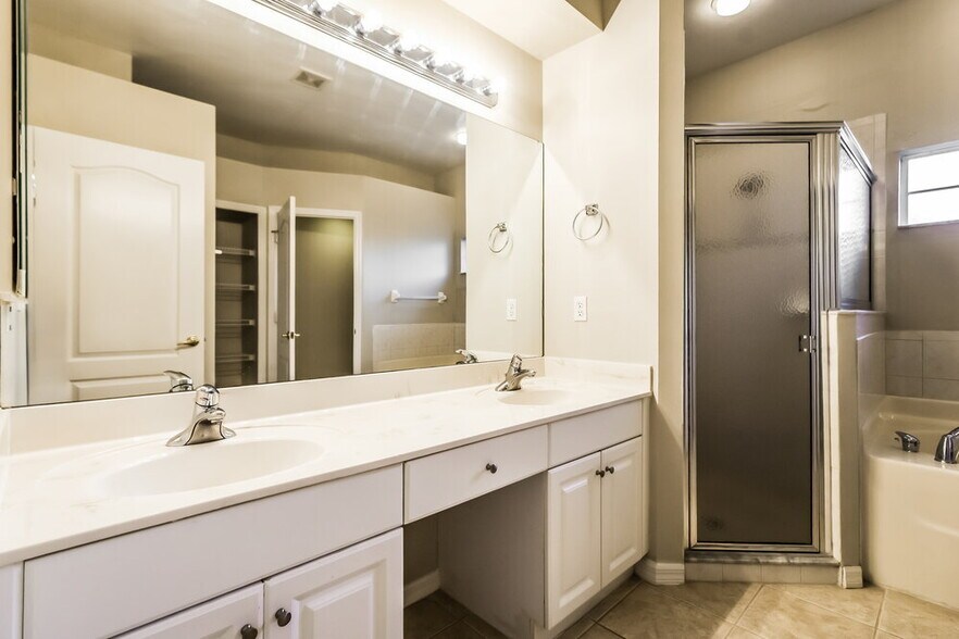 Building Photo - 9513 Blue Stone Cir