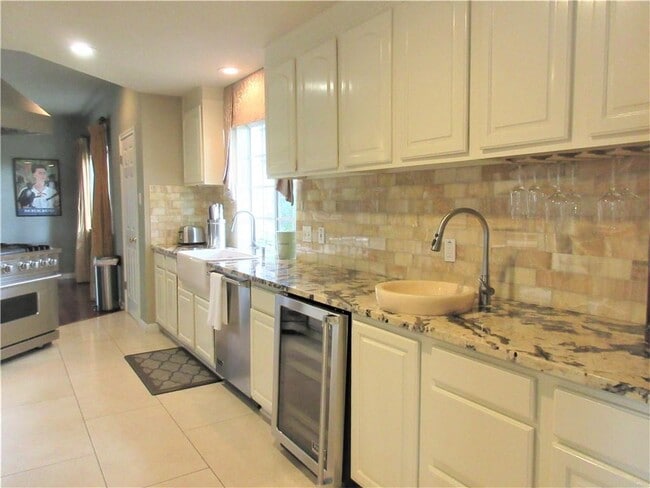 Building Photo - 1702 Newning Ave