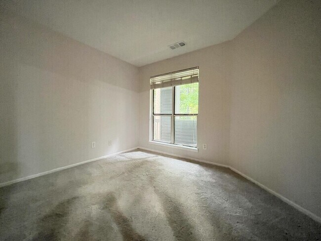 Building Photo - 2512 Cranbrook Ln
