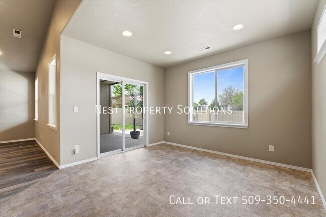 Building Photo - 558 S Lakeland Dr