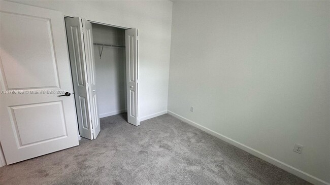 Building Photo - 4612 Hollister Ave