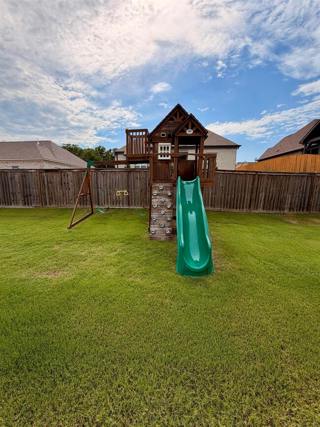 Building Photo - 280 Lilly Dr