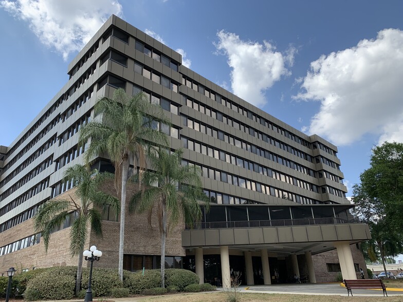 Cloisters Atrium Apartment Building - Aventine at Deland