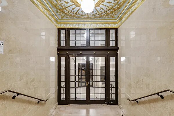 Building Photo - 865 Riverside Dr