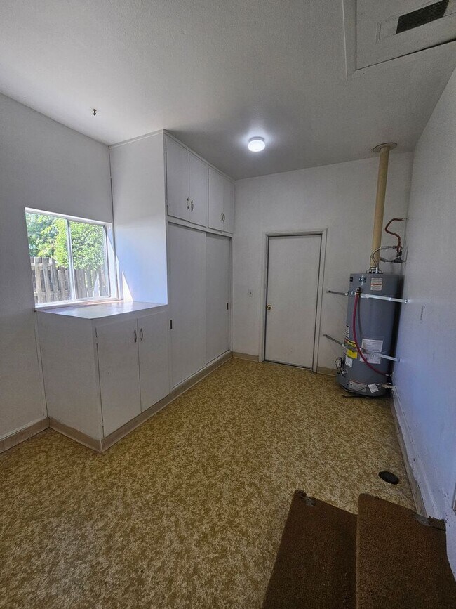 Building Photo - 426 Stanmar Dr