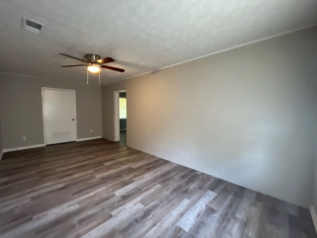 Building Photo - 2300 Welch Dr