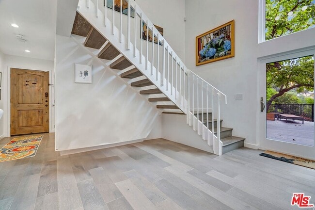 Building Photo - 3906 Alta Mesa Dr
