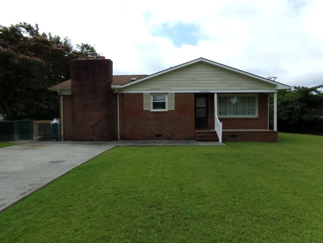 Primary Photo - Charming Home in Havelock