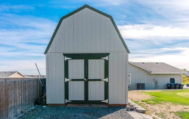 Building Photo - 1409 W Electra St