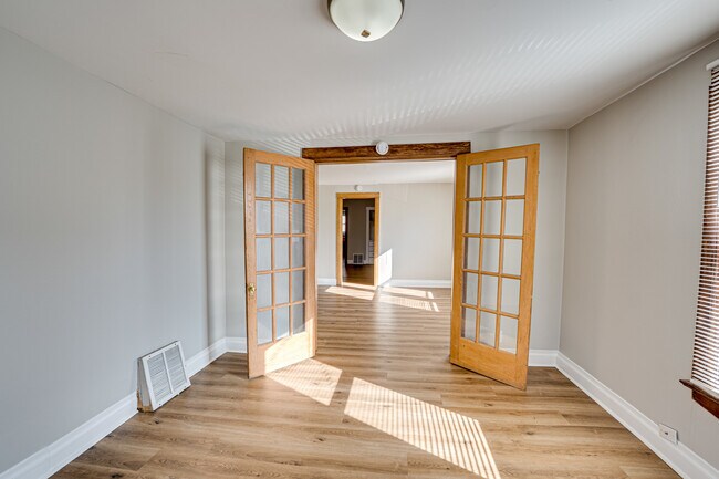 Building Photo - 407 Beach St