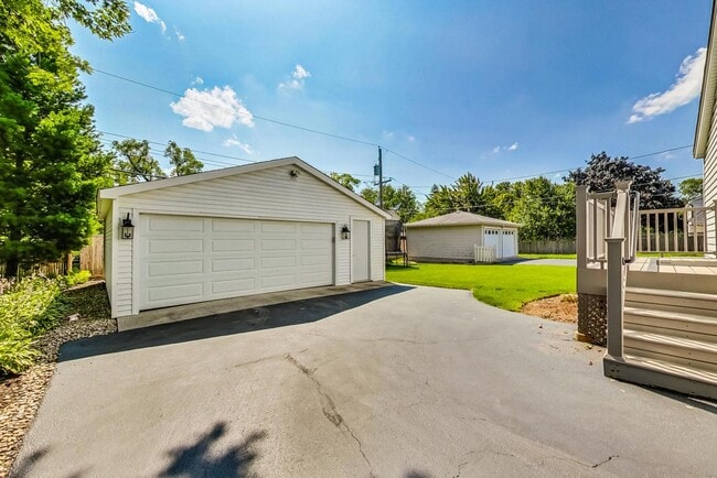 Building Photo - 105 Hiawatha Dr